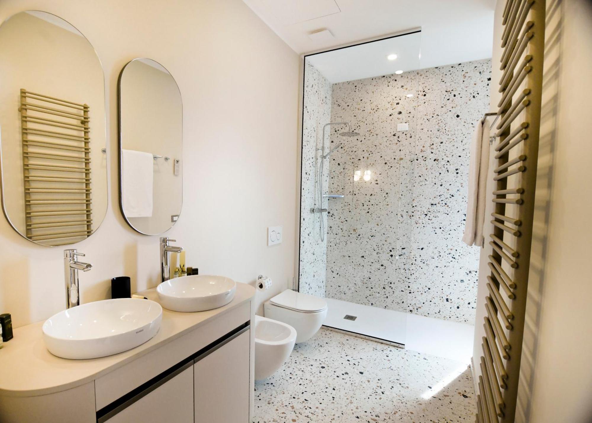 King Room Spa Bath,1593948934:JPEG